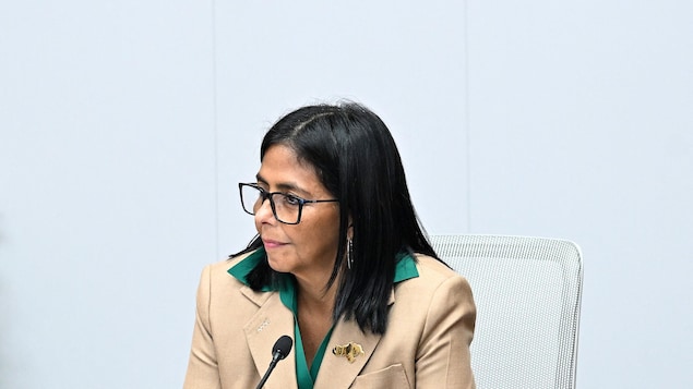 Sous pression de Washington, la présidente du Venezuela poursuit l’épuration de son armée