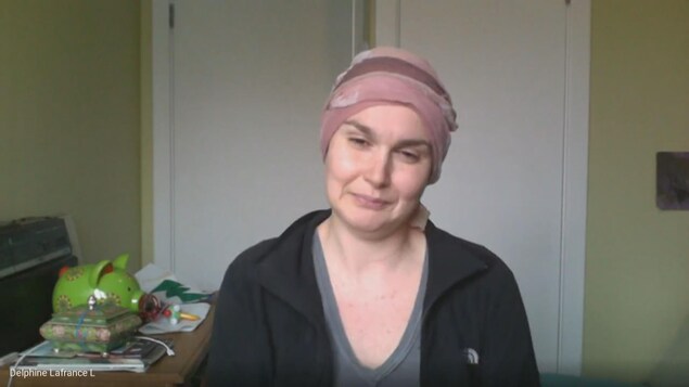 Delphine Lafrance Lafrenière dans son appartement via Skype.