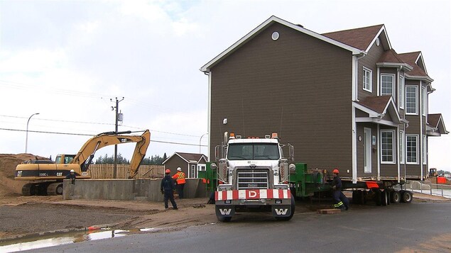 Déménagement d'une maison du secteur Sainte-Famille à Sept-Îles