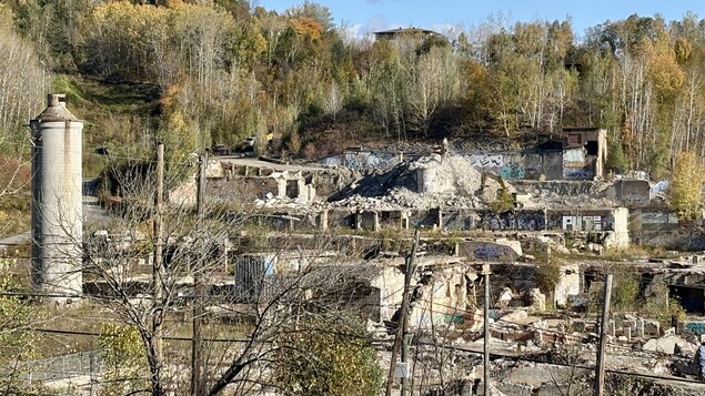 Le site de la Belgo avec la machinerie.