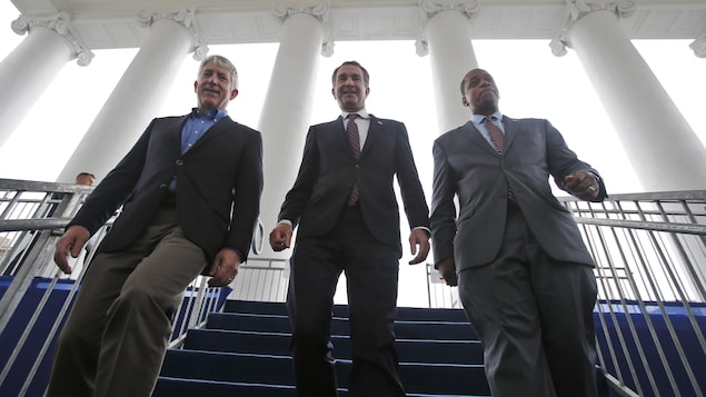 De gauche à droite: le procureur général Mark Herring, le gouverneur Ralph Northam et le lieutenant-gouverneur Justin Fairfaix. 