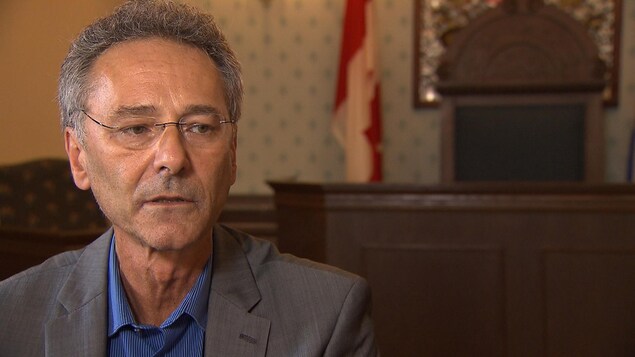 Denis Lavoie dans l'hôtel de ville de Chambly Denis Lavoie dans l'hôtel de ville de Chambly