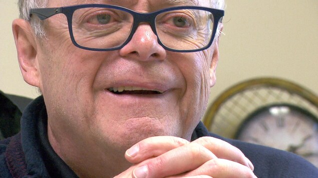 Gros plan du visage du maire de Baie-des-Sables, Denis Santerre.