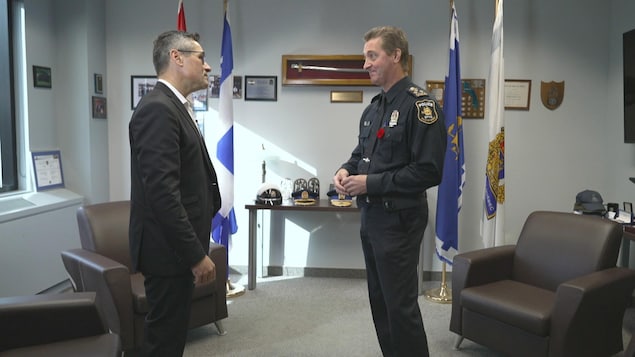 Le directeur de la police de Québec est en entrevue avec l’animateur du Téléjournal Bruno Savard.