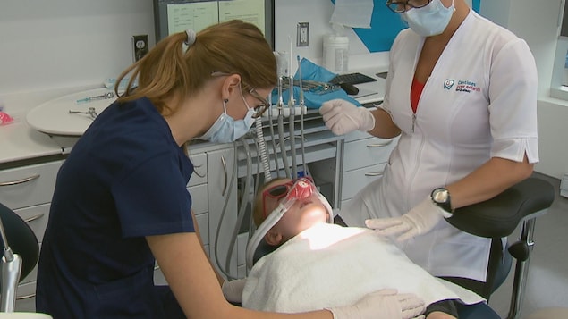 Un enfant chez le dentiste Un enfant chez le dentiste