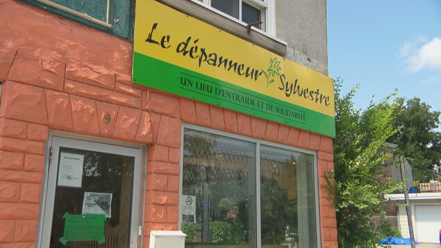Vue extérieur du dépanneur Sylvestre, à Hull.
