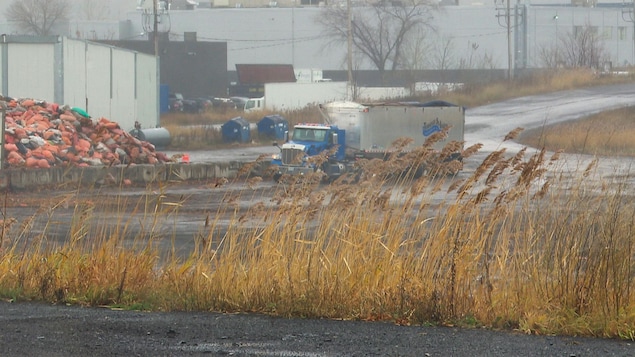Un camion circule sur le site du dépôt à neige De la Jonquière, dans le secteur Duberger.f Un camion circule sur le site du dépôt à neige De la Jonquière, dans le secteur Duberger.f
