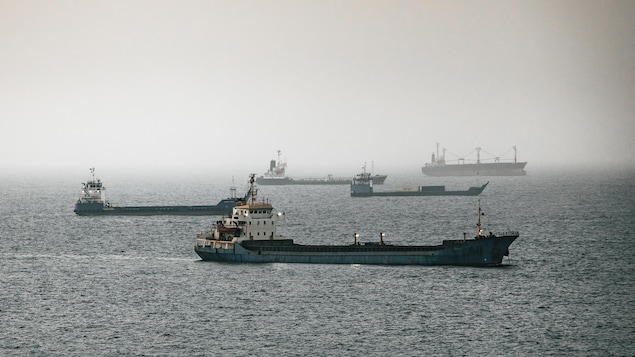 Les É.-U. bombardent l’Iran, riposte de Téhéran sur les pays voisins du Golfe
