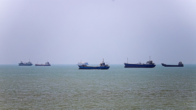 Ormuz : Oman parle de discussions « positives », un nouveau pétrolier ciblé