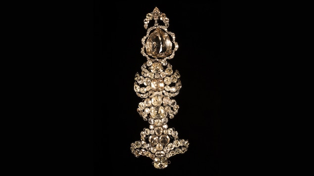 Le diamant Florentin monté sur une aigrette autrichienne.