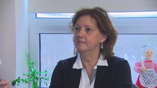 Diane Pouliot, fille de Thérèse Jacques, résidente du pavillon Argyll, en entrevue avec Radio-Canada Estrie. On la voit ici dans la chambre de sa mère. Diane Pouliot, fille de Thérèse Jacques, résidente du pavillon Argyll, en entrevue avec Radio-Canada Estrie. On la voit ici dans la chambre de sa mère.