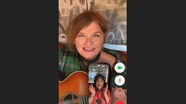 Diane Tell en appel visioconférence avec Anne Boucher.