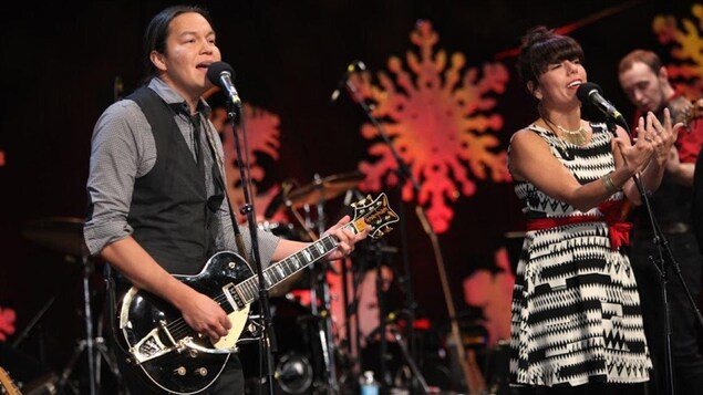 Le duo Digging Roots en spectacle