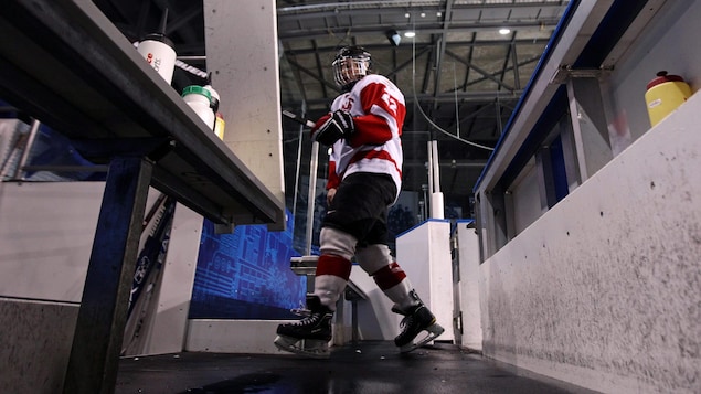 Hockey universitaire : des budgets 50 % moins élevés pour les équipes féminines