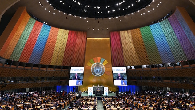 Le secrétaire général des Nations unies, António Guterres, s'exprime lors de la session d'ouverture du deuxième sommet sur les Objectifs de développement durable (ODD), le 18 septembre 2023.