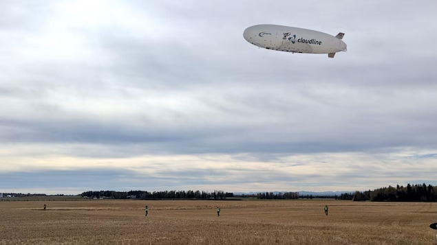 Pourquoi un dirigeable a-t-il survolé le centre de l’Alberta?