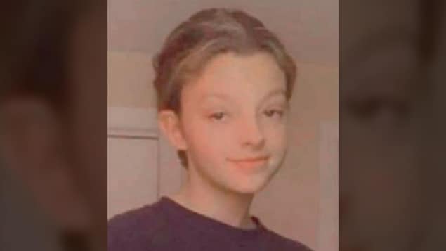 Une adolescente.