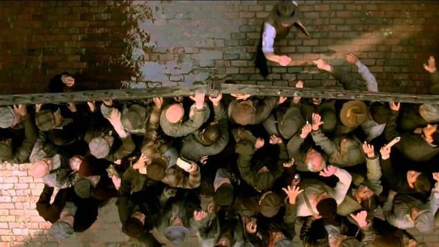 Cette scène de Cinderella Man a été filmée dans le Distillery District, en se faisant passer pour les quais du New Jersey. Cette scène de Cinderella Man a été filmée dans le Distillery District, en se faisant passer pour les quais du New Jersey.