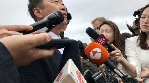 Le maire de Taesung-dong. Avril 2018 Le maire de Taesung-dong. Avril 2018