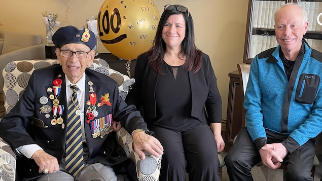 Un vétéran centenaire de la Seconde Guerre mondiale évoque ses souvenirs