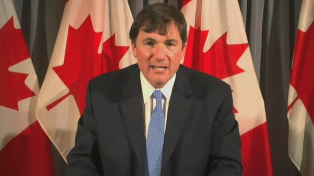Dominic LeBlanc, ministredes Affaires intergouvernementales, en entrevue au Téléjournal Acadie le mardi 1er décembre 2020.
