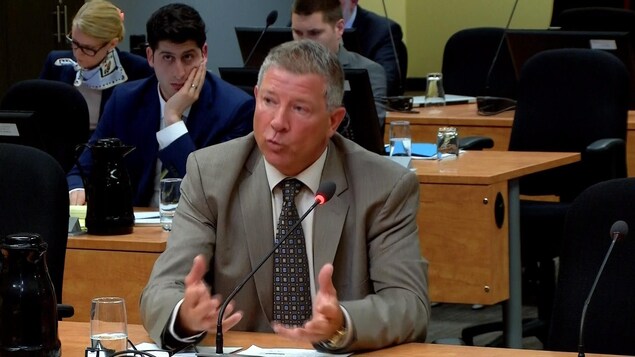 Dominic Werotte, ex-inspecteur-chef de la division des affaires internes du SPVM, lors de son passage à la commission Chamberland.
