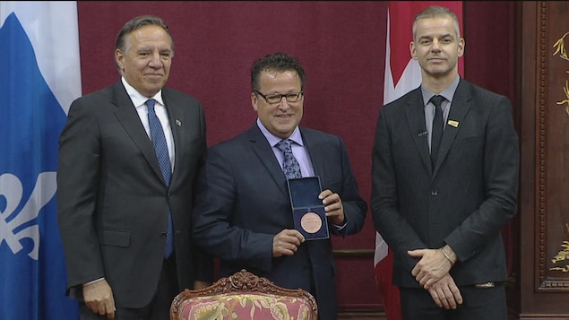 Donald Martel à côté de François Legault Donald Martel à côté de François Legault