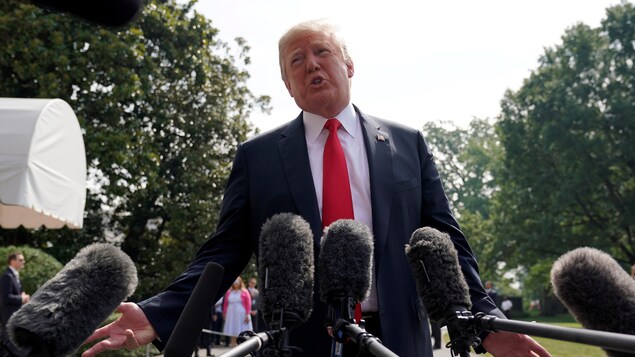 Le président Donald Trump parle aux reporters sur le parterre de la Maison-Blanche avant son départ pour le New Jersey. Le président Donald Trump parle aux reporters sur le parterre de la Maison-Blanche avant son départ pour le New Jersey.