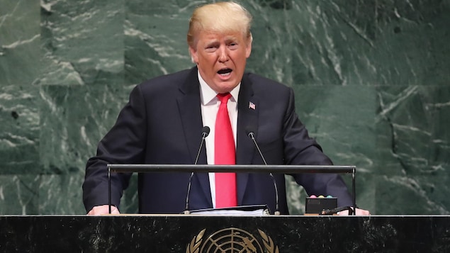 Le président Trump prononce un discours.
