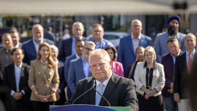 Le premier ministre Doug Ford durant une conférence de presse suivant la retraite de son conseil des ministres, à Niagara Falls. 