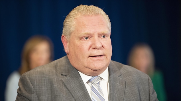 Doug Ford en conférence de presse.