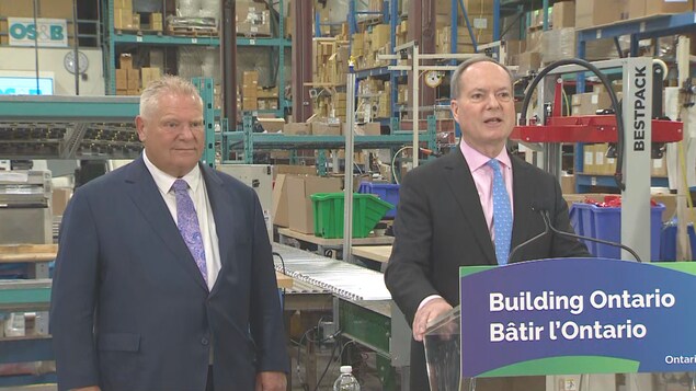 Peter Bethlenfalvy et Doug Ford en point de presse.
