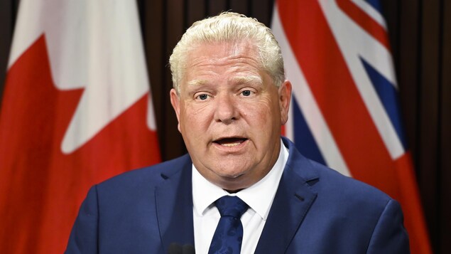 Doug Ford en conférence de presse.