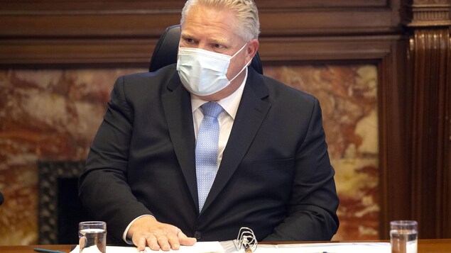 Doug Ford en point de presse.