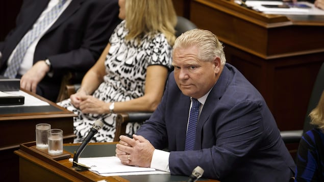 Le premier ministre de l'Ontario Doug Ford assiste à la session nocture, à Queen's Park, à Toronto.