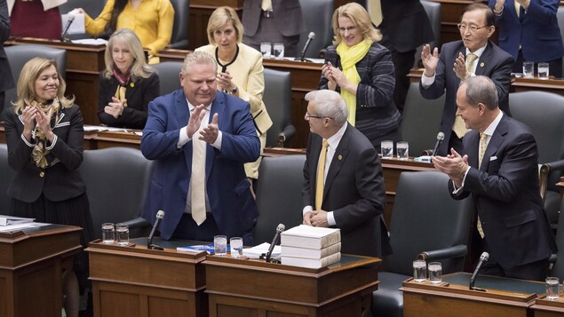 Le premier ministre Doug Ford s'est porté à la défense de Vic Fedeli, qui présentait son énoncé économique.