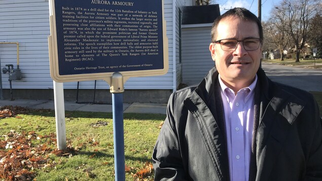 Doug Nadorozny directeur municipal d'Aurora en Ontario. Doug Nadorozny directeur municipal d'Aurora en Ontario.