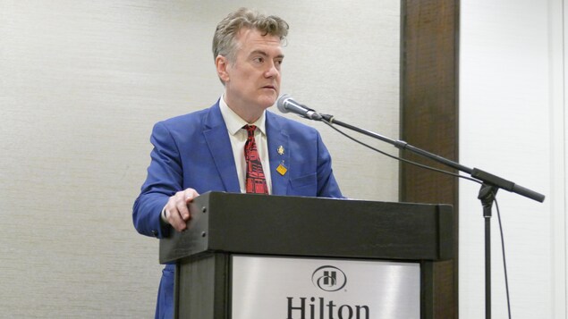 Le chef du Parti libéral du Manitoba, Dougald Lamont, lors de l'assemblée générale annuelle du parti, le 14 mai 2022, à l'Hôtel Hilton à Winnipeg. 
