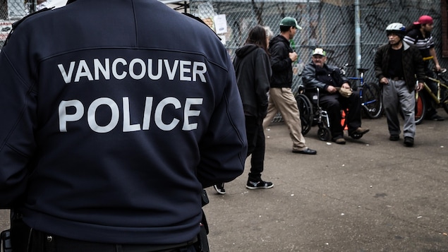 L’embauche de 100 nouveaux policiers pourrait-elle résoudre les problèmes de Vancouver?