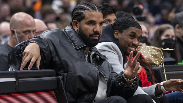 Drake reporte le 3e concert de l’OVO Fest après un test positif à la COVID