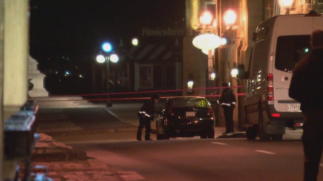 Le véhicule du suspect a été retrouvé face au Château Frontenac, sur la rue Saint-Louis. 