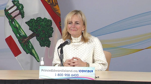 Heather Morrison en conférence de presse.