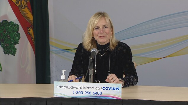 La Dre. Heather Morrison, médecin hygiéniste en chef de l’Île-du-Prince-Édouard, lors de son point de presse hebdomadaire, le 16 février 2021.