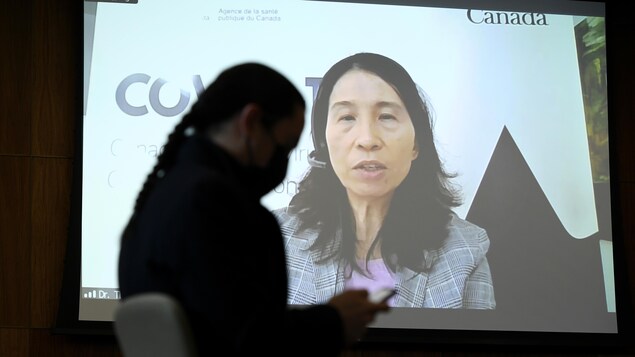 Le pic de la 5e vague franchi au Canada, estime la santé publique