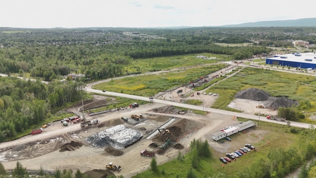 Une camera dans les air filme une prise de vue du Chantier TramCité - Secteur Chaudière