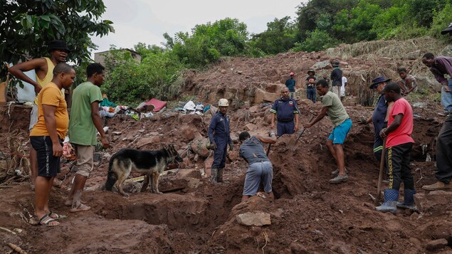 De nouvelles pluies nuisent aux secours après les inondations en Afrique du Sud