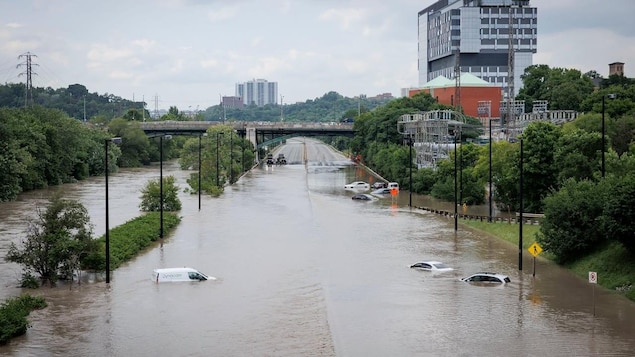 Toronto faces backlog of hundreds of flooding calls