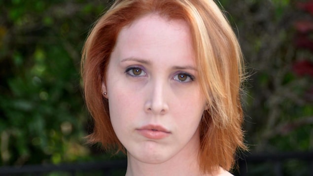 Dylan Farrow, fille adoptive de Mia Farrow et de Woody Allen. Dylan Farrow, fille adoptive de Mia Farrow et de Woody Allen.