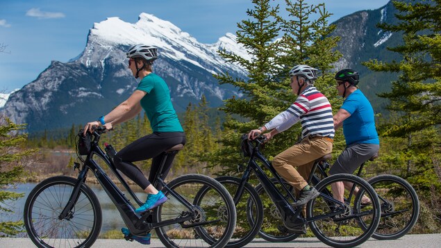 Les vélos électriques pourront circuler sur davantage de sentiers à Banff