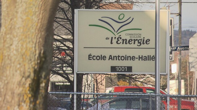 Une plaque à la mémoire d’Antoine Hallé sur l’École des Phénix